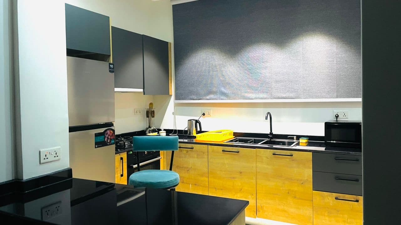 Kitchen with breakfast bar